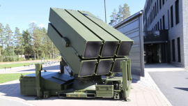 Kongsberg og Raytheon har samarbeidet tett om bakke-til-luft-missilsystemet NASAMS (Norwegian Advanced Surface to Air Missile System), som blant annet brukes for å beskytte Det hvite hus. I sommer ble de to enige om et nytt missil-samarbeid.