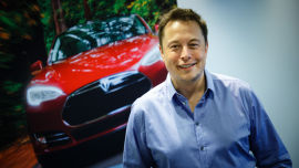 <b>- GAMMELDAGS:</b> Elon Musk tror vi i fremtiden vil se på biler som går på bensin og diesel som like gammeldagse som dampmaskiner.