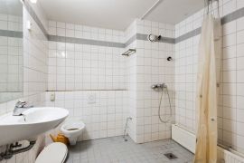  I begge leilighetene Badet var fra & # bygge xE5, pays 1991 Jan. men det var litt mer enn det andre velholdt. 