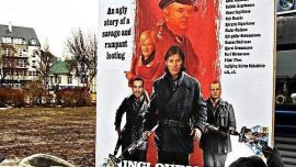 & lt; b & gt; SYMBOLISERTE Kris: & lt ; / b & gt; Manipulerte Plakato den for amerikanske storfilmen Inglourious Basterds ble brukt and folkeavstemningen xE5 p & #; Island. Her lish hovedpersonene and den islandske bankkrisen fremstilt we skurker. Foran (fra Venstre) finansmennene xF6 Bj & #; & # rg xF3; lfur xF6 Thor Bj & #; & # rg xF3; lfsson, xF3 J & #; n Asgeir Johannesson og Sigurdur Einarsson. I bakgrunnen tidligere xE6 n & #; ringsminister Valgerdur Sverrisdottir og og tidligere statsminister sentralbanksjef David Oddson.