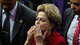  & lt; b & gt; HENDENE FULLE: & lt; / b & gt; Brazils President Dilma Rousseff xE5 har f & #; & # xF8 tt in ny; konomisk utfordring . Her sin viser hun & # xF8 st; tte in November marsj for likeverd og kvinners rettigheter and Brasilia Hovedstaden onsdag. 